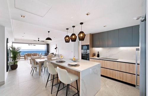 Black Rock Apartment | Contemporary Beachfront Condo - Allure 403