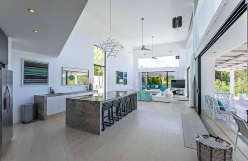 Weston Villa | Contemporary design 4 bedroom villa with stunning views