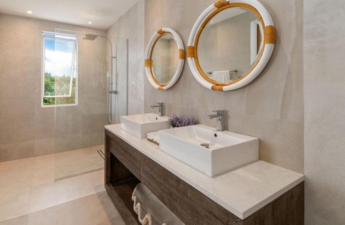 Deanes Villa | Cool Breeze by Blue Sky Luxury