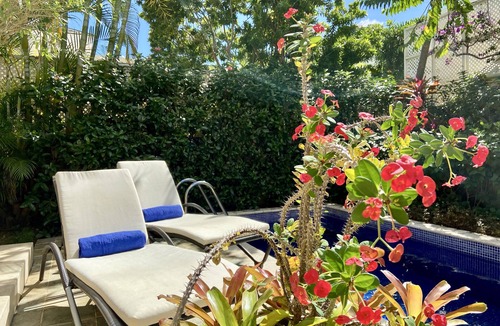 Mullins Villa | Coral Breeze steps from Mullins Beach