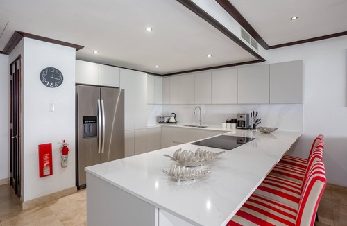Bowling Alley Hill Villa | Coral Cove 5 | Sea-View Apartment, Paynes Bay