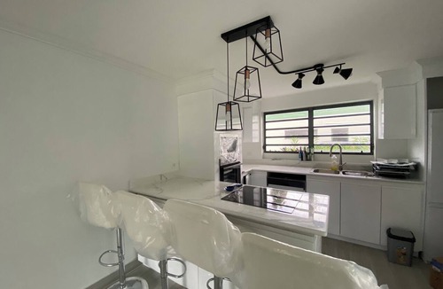 Garrison Historic Area Apartment | Cosy 2 bed 2 bath Pool- Opp Yacht Club, Beach, Near Garrison. and Hilton