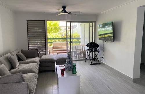 Garrison Historic Area Apartment | Cosy 2 bed 2 bath Pool- Opp Yacht Club, Beach, Near Garrison. and Hilton