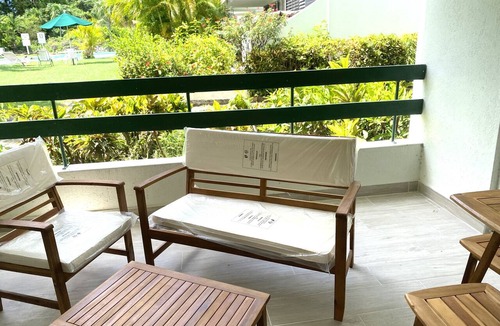 Garrison Historic Area Apartment | Cosy 2 bed 2 bath Pool- Opp Yacht Club, Beach, Near Garrison. and Hilton