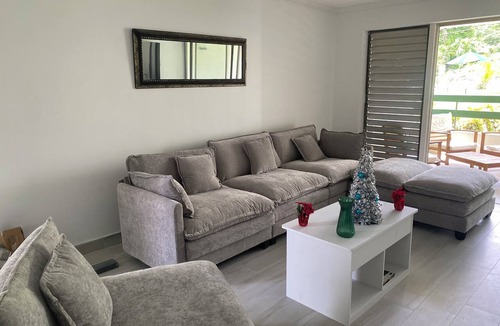 Garrison Historic Area Apartment | Cosy 2 bed 2 bath Pool- Opp Yacht Club, Beach, Near Garrison. and Hilton