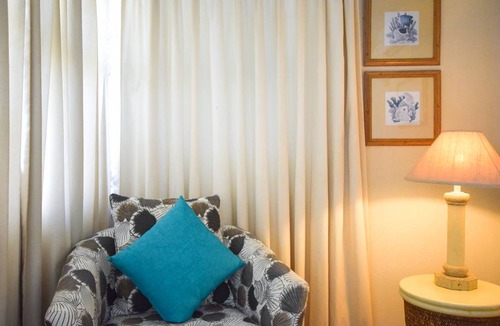 Worthing Condo | Cosy and Romantic Beachfront Condo - Nautilus