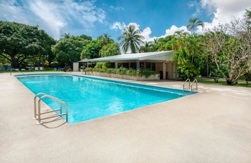 Lascelles Condo | Cosy apartment with pool and garden view