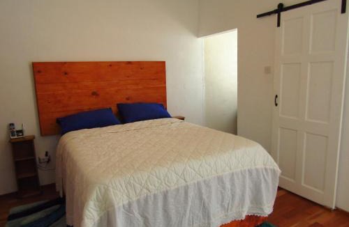 Blue Waters Apartment | Cozy 1 bed Apt 2B in Rockley near American Embassy