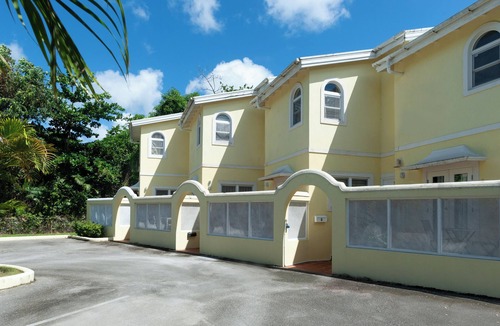 Folkestone House | Cozy 2-Bed Barbados Vacation Rental Near Limegrove – Walk to Beach & Restaurants