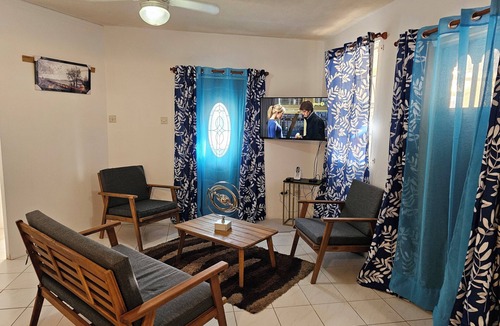 Clapham Apartment | Cozy 2-bedroom apartment in a quiet Gated Complex.