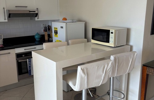 Weston Apartment | Cozy 2-bedroom apartment with AC, 5 min walk from beach