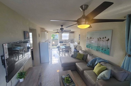 Welches Apartment | Cozy Apartment Close to Beach & Nightlife