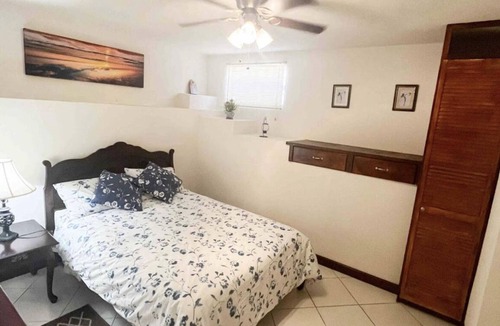 Mullins Apartment | Cozy apartment near the beach in a quiet area w/AC Bedroom