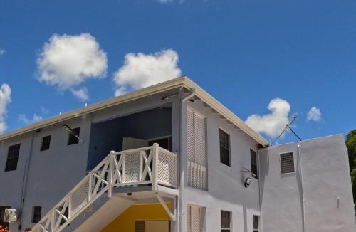 Enterprise Apartment | Cozy Beach Surf