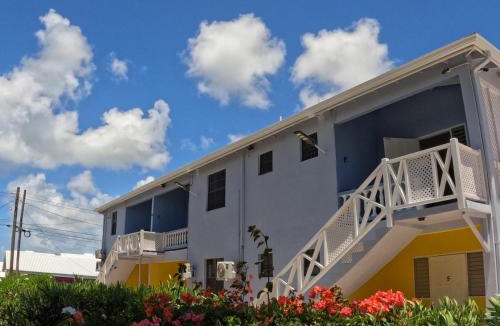 Enterprise Apartment | Cozy Beach Surf