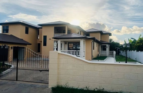 Clermont Apartment | Cozy, Cool & Charming – 1BR Gem in Saint James