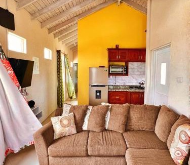Ruby Apartment | Cozy Modern Upstairs 2 Bed A/C Apt Near 2 Everything