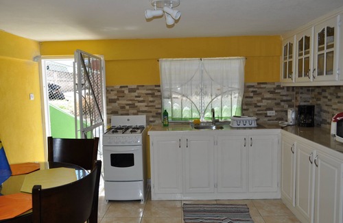 Providence Apartment | Cozy One Bedroom Apartment In Paradise