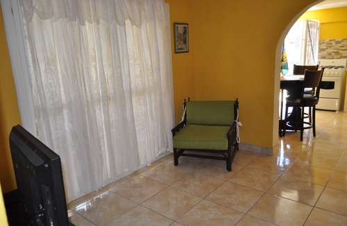 Providence Apartment | Cozy One Bedroom Apartment In Paradise