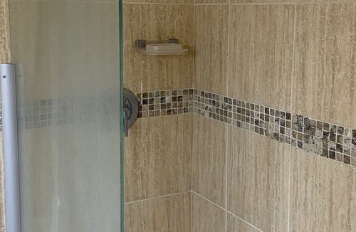 Blue Waters Apartment | Cozy Retreat Located At The Idyllic Rockley Golf Resort .
