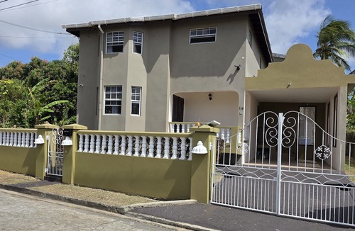 Frere Pilgrim House | Cozy Shavaz Paradize: Near Beach, AC, Wi-Fi, Large Yard, Patio, Private Parking.