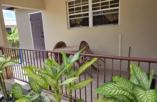 Frere Pilgrim House | Cozy Shavaz Paradize: Near Beach, AC, Wi-Fi, Large Yard, Patio, Private Parking.