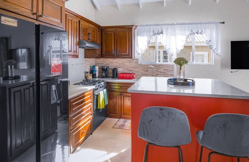 Christie Apartment | Cozy Two Bedroom Apartment Available for Rent in Holetown Area