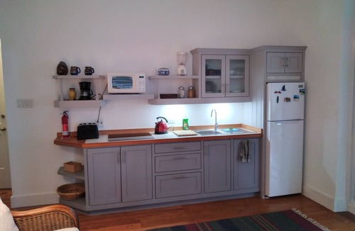 Hastings Apartment | Crotona Garden 2 Bed Apt, + Pool. Lush and Tropical. 2 Min Walk to Sea