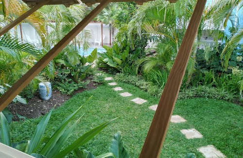 Hastings Apartment | Crotona Garden 2 Bed Apt, + Pool. Lush and Tropical. 2 Min Walk to Sea