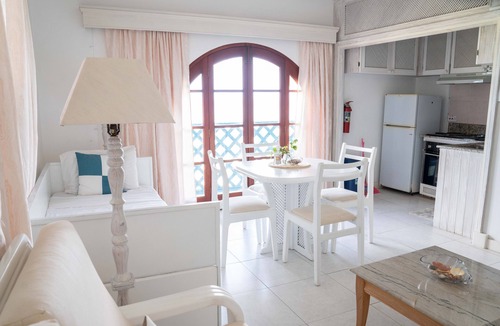 Speightstown Apartment | Delightful 1-bed beachside rental -SEA SHELL