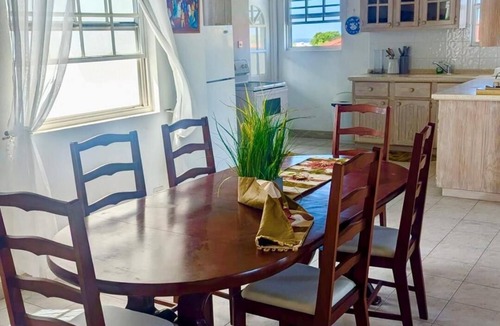 Graeme Hall Park Apartment | Delightful-3 bedroom with AC and Wifi near Oistins, St Lawrence Gap