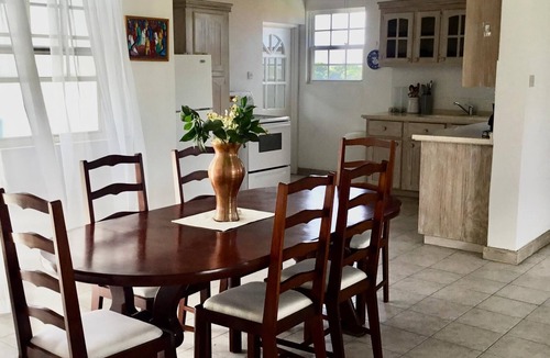 Graeme Hall Park Apartment | Delightful-3 bedroom with AC and Wifi near Oistins, St Lawrence Gap