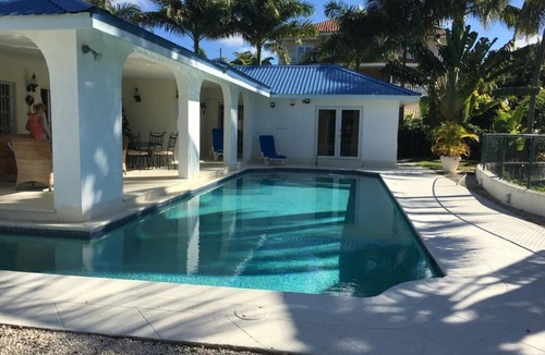 Halcyon Heights Villa | Detached villa, Holetown, private pool/garden near beach shops and restaurants