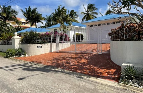 Halcyon Heights Villa | Detached villa, Holetown, private pool/garden near beach shops and restaurants