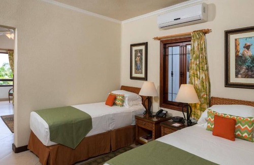 Maynards House | Discover West Coast of Barbados! 3 Relaxing Units Near Cove Bay! Parking!