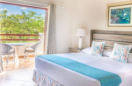 Maynards House | Discover West Coast of Barbados! 3 Relaxing Units Near Cove Bay! Parking!