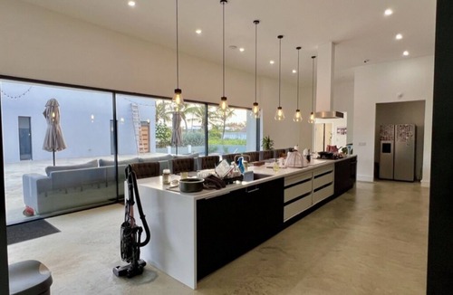 Inch Marlowe House | Echo Beach - A Modern Beach House On The Beach Five Minutes From The Airport