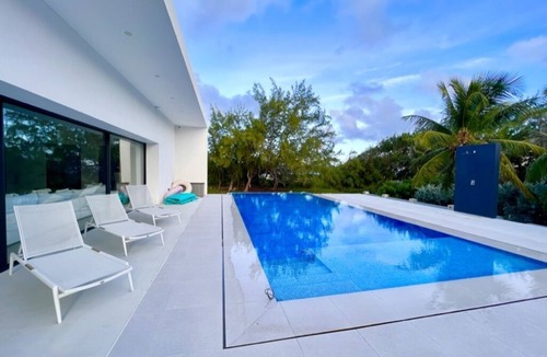 Inch Marlowe House | Echo Beach - A Modern Beach House On The Beach Five Minutes From The Airport