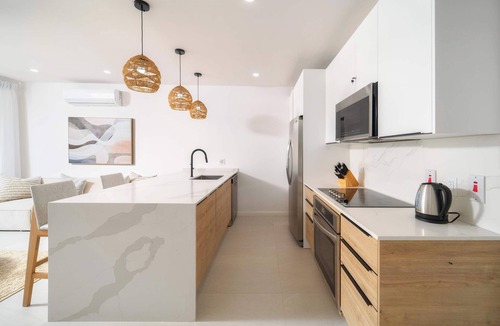 Lower Carlton Beach Condo | Elegant 2BR Pool Villa! Beach 5min, Holetown