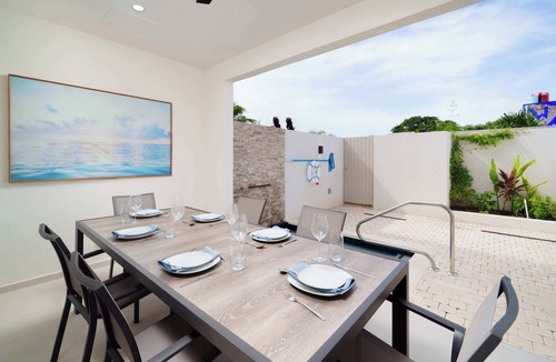 Lower Carlton Beach Condo | Elegant 2BR Pool Villa! Beach 5min, Holetown