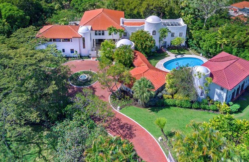Sandy Lane House | Elsewhere is an exceptionally beautiful villa that sprawls on the Sandy Lane Estate