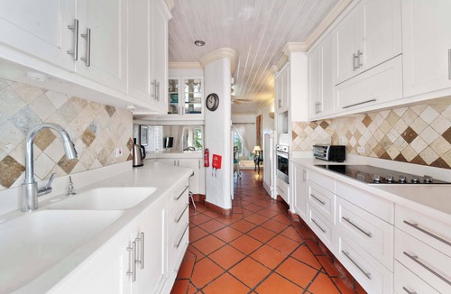 Gibbs Bay Villa | Emerald Beach 2