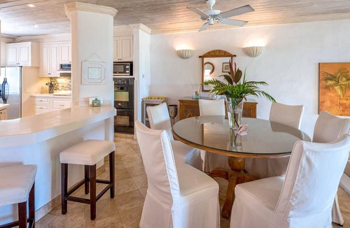 Gibbs Bay House | Emerald Beach Aspicia is part of a complex of six luxury beachfront villas