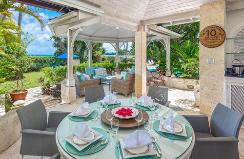 Gibbs Bay House | Emerald Beach Aspicia is part of a complex of six luxury beachfront villas