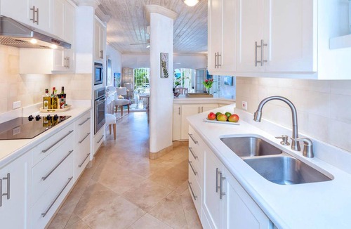 Gibbs Bay House | Emerald Beach Ixoria is part of a complex of six luxury beachfront villas