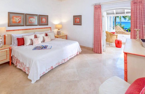 Gibbs Bay House | Emerald Beach Ixoria is part of a complex of six luxury beachfront villas
