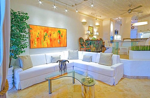 Gibbs Bay House | Emerald Beach plumbago is part of a complex of six luxury beachfront villas