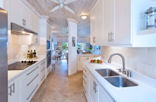 Gibbs Bay Villa | Emerald Beach3 Ixora