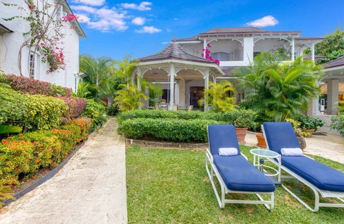 Gibbs Bay Villa | Emerald Beach3 Ixora