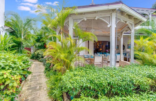 Gibbs Bay Villa | Emerald Beach3 Ixora